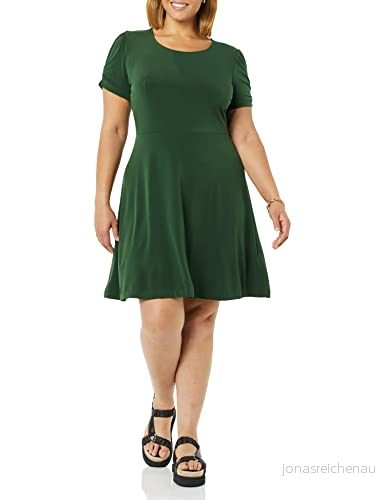 Amazon Essentials kortärmad damklänning med rund hals (finns i plusstorlek), mörkgrön, medium 196433526313