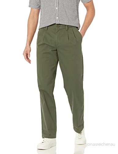 Amazon Essentials herr klassisk passform skrynkelfri veckad chinos byxa (finns i stora och långa), olivfärgad, 56 B x 30 L 196433256319